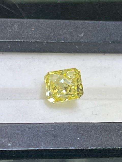 cannery yellow0.86ct  radiant cut natural diamond
